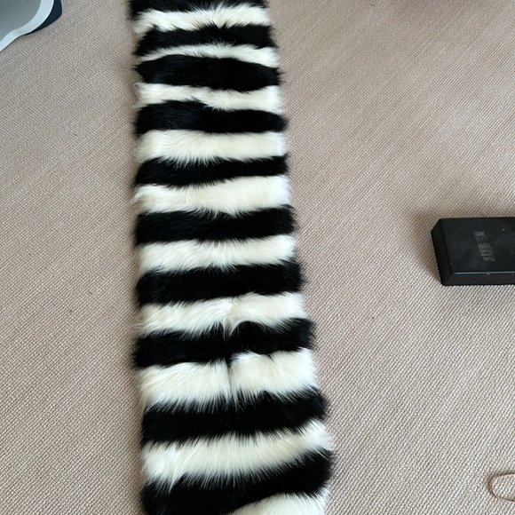 Shawl - Picture 3 of 7